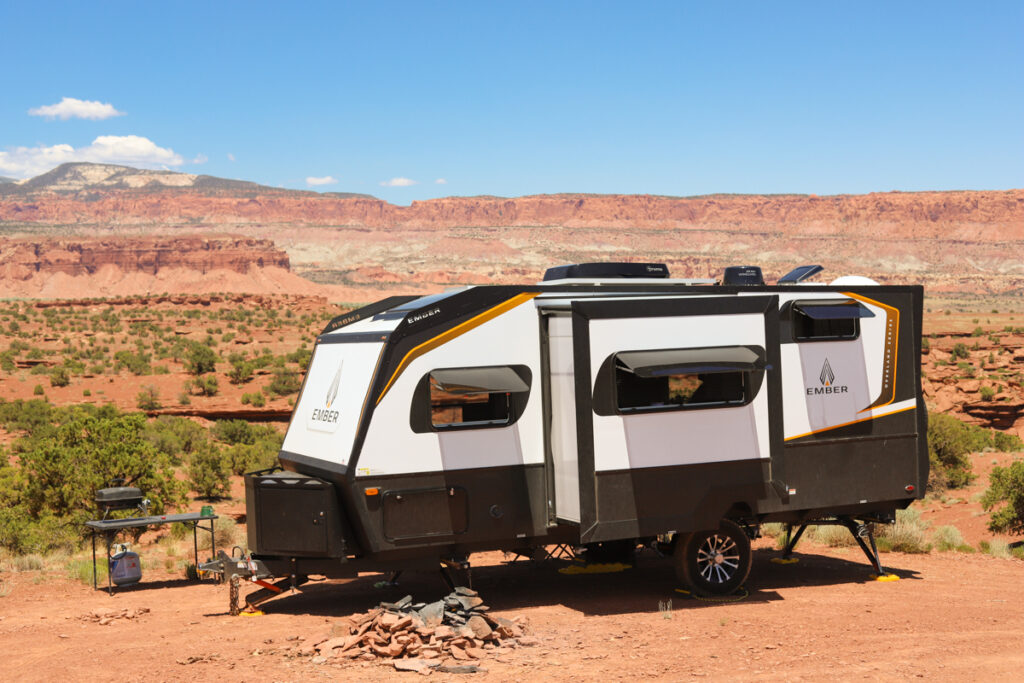 Jesse Rachael Lyons_thetasteforadventure_Ember Overland MSL_Utah | I Heart RVing