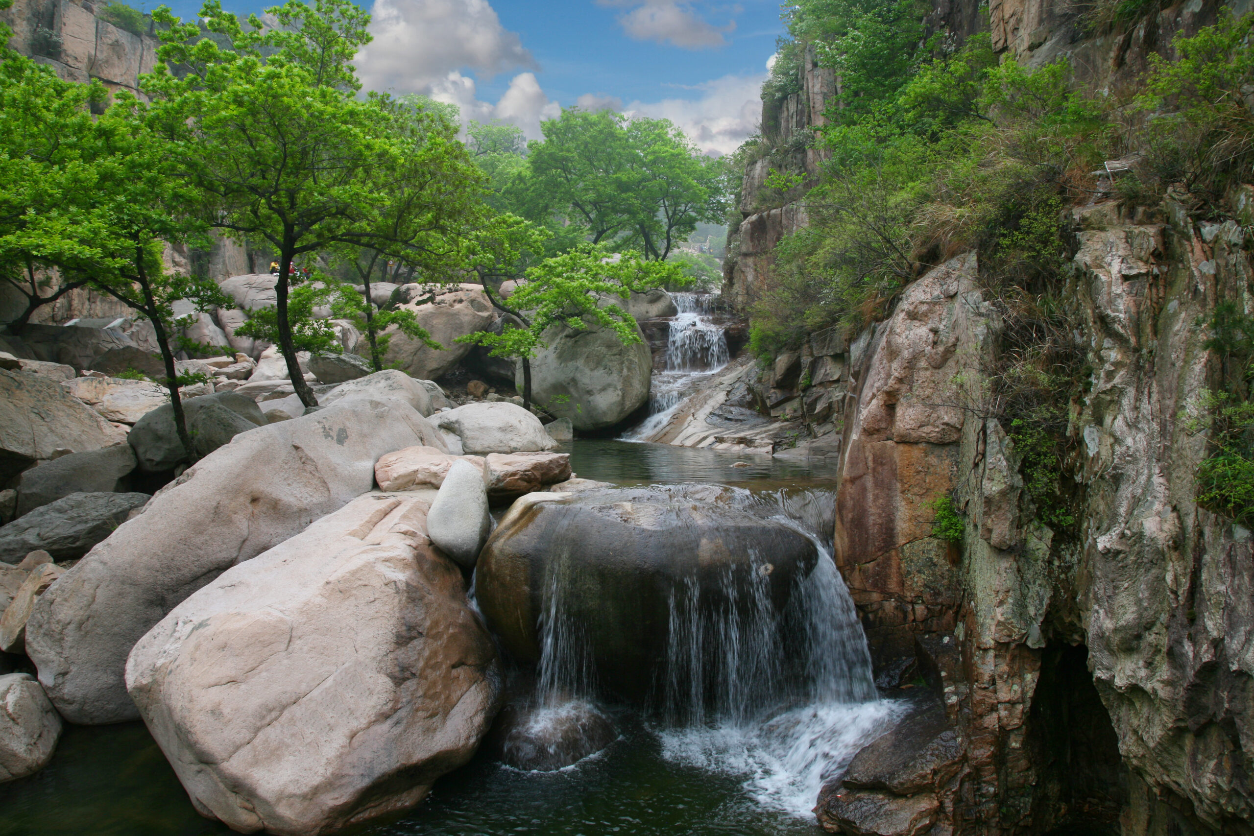 BeautifulCascadingWaterfallOverNaturalRocksLandscapingElement | I Heart RVing