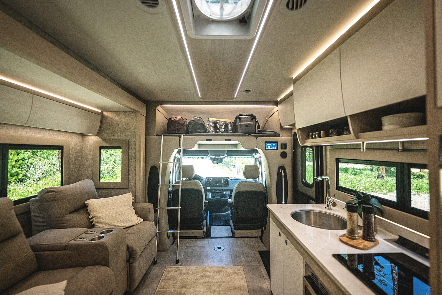 Subscription – Sep 08, 2025 @ 09:36 PM | I Heart RVing Tiffin Wayfarer 25 XRX Class C RV
interior