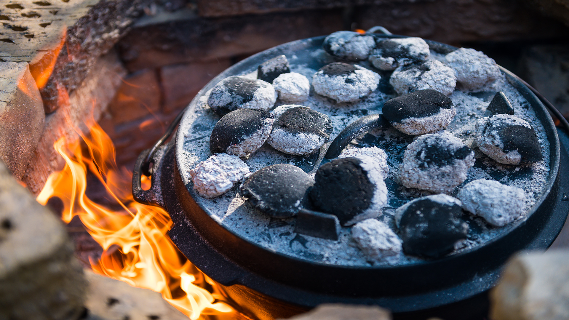 DutchOvenCookingInACampfireWithGlowingCoalOn | I Heart RVing