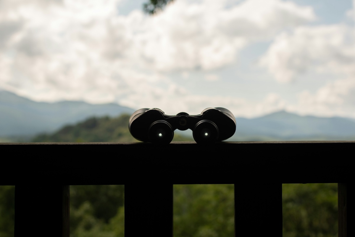 elijah-mears-aJngBLLQj4M-unsplash | I Heart RVing The best binoculars for making the most of the great RV views