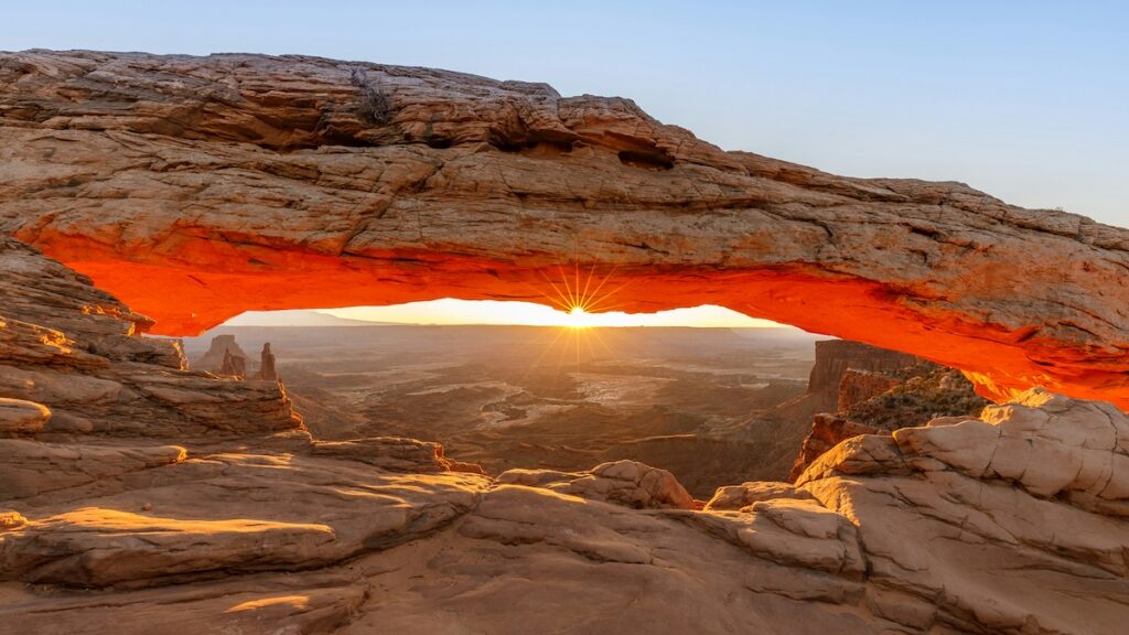 andrey-grinkevich-rIDE73mqi2s-unsplash | I Heart RVing Window to the sun when RVing Arches